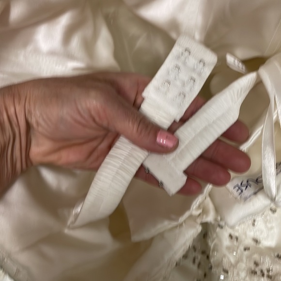 Wedding dress - Picture 11 of 11